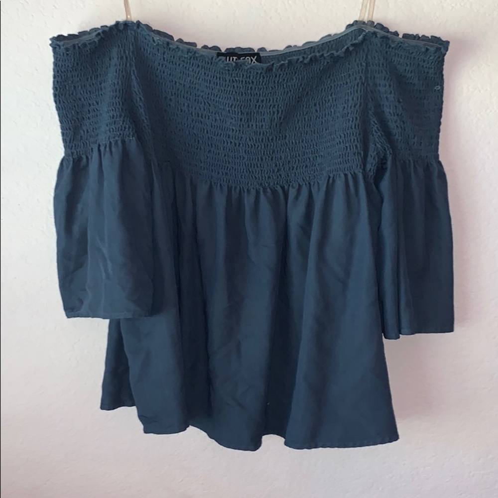 🚨SOLD 🚨 Haute Fox Blue Off Shoulder Shirt 1X